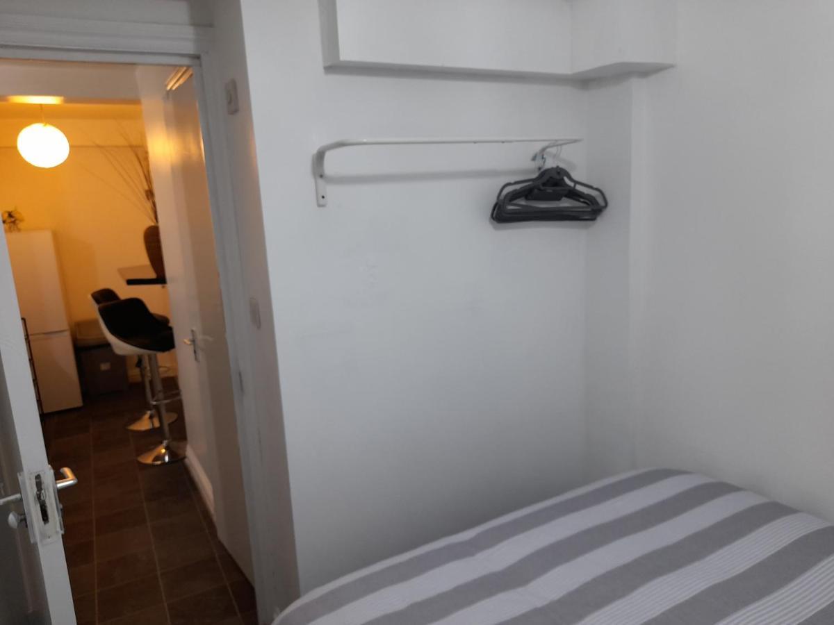 Two Bedroom Manchester Ancoats Apartment With Private Entrance — Photos 2